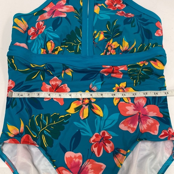 Land’s End Women’s One Piece Bathing Suit - Picture 7 of 8